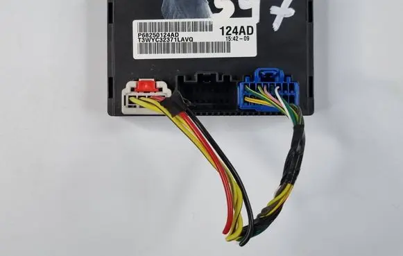 Jeep Grand Cherokee Transfer box differential control unit P68250124AD 68250124AD