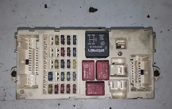 Fiat Stilo Fuse module 51715857