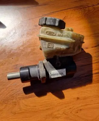 Ford Mondeo MK I Master brake cylinder 1061250330374