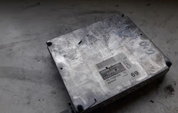 Toyota Avensis T250 Engine control unit/module 8966105690