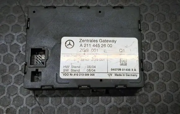 Mercedes-Benz E W211 Gateway control module A2114452600 A2115403545