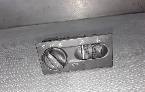 Volkswagen Golf III Light switch 1H6941531N