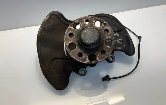 Mercedes-Benz C W204 Front wheel hub