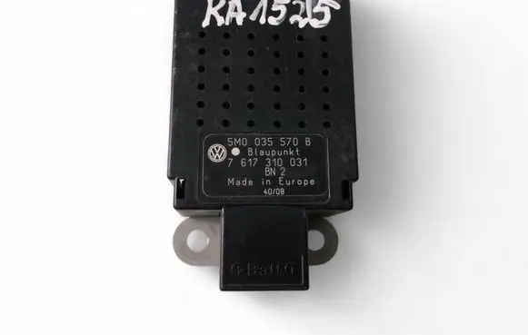 Volkswagen Golf VI Aerial antenna amplifier 5M0035570B