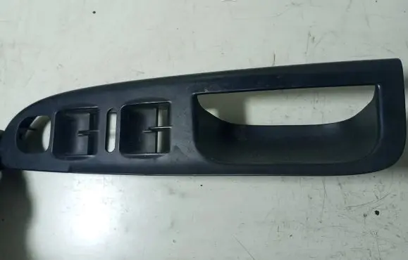Volkswagen PASSAT B6 Front door window switch trim 3C1867171A