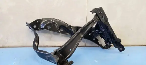 Mercedes-Benz E W212 Headlight/headlamp mounting bracket A2126204600