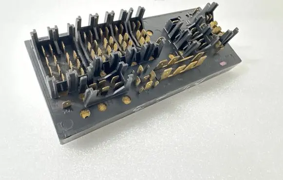 Audi 80 90 S2 B4 Fuse module 443941822B