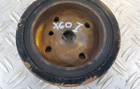 Volvo XC60 Crankshaft pulley 08642400