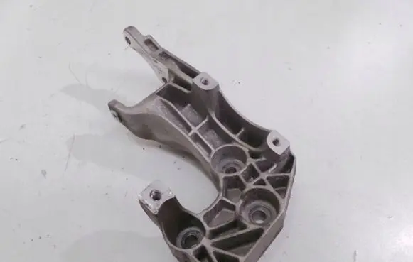 Opel Mokka A/C compressor mount bracket 55576769