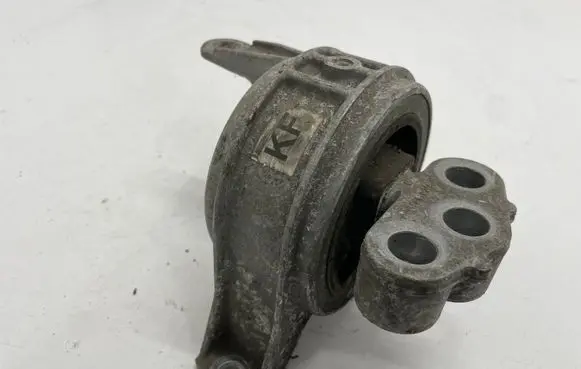 Opel Zafira B Engine mount bracket 90539246