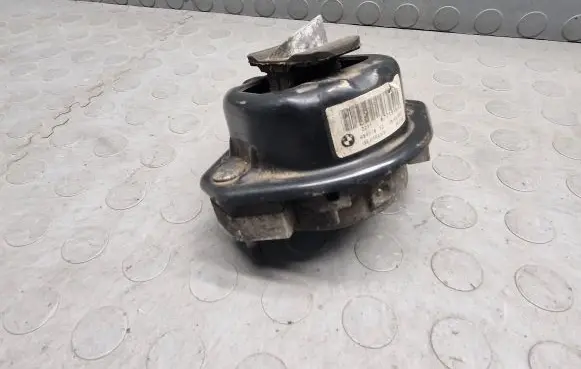 BMW 7 E65 E66 Engine mount bracket 6771918
