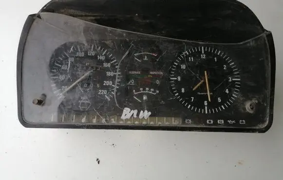 BMW 5 E28 Speedometer (instrument cluster) 87001122 67001122