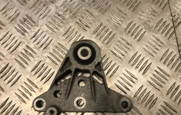 Volvo S60 Engine mount bracket 31262936