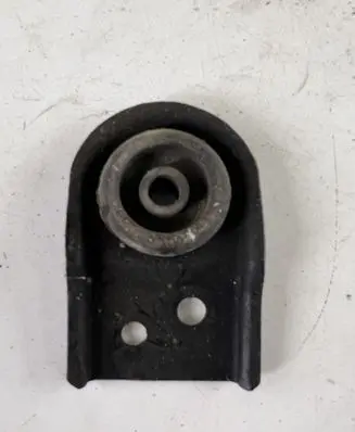 Radiator mount bracket