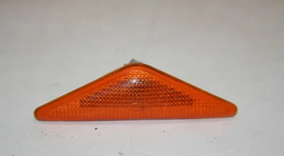 Ford Focus Front fender indicator light x84h8k354a