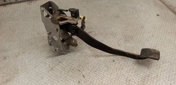 KIA Carens II Clutch pedal 