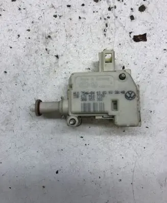 Volkswagen Golf IV Central locking motor 1J6810773A 3B0959782