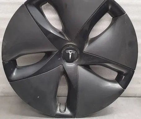 Tesla Model 3 R17 wheel hub/cap/trim 104423199B