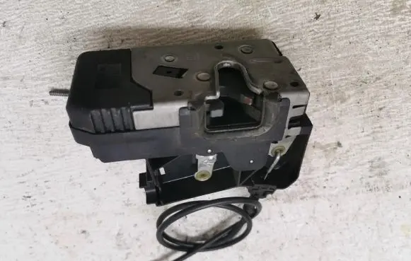 Renault Trafic I Front door lock