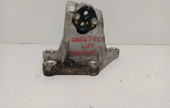 KIA Ceed Gearbox mounting bracket 