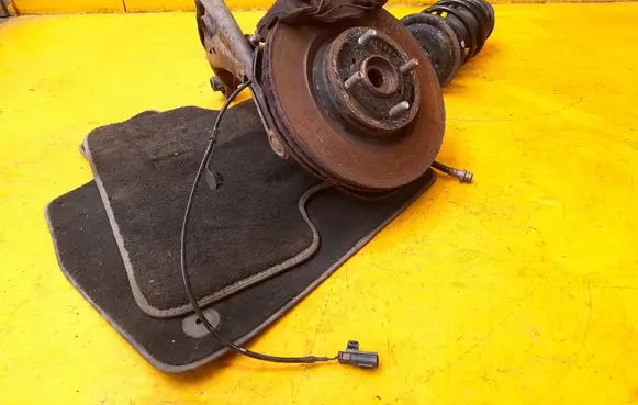 Toyota Yaris Front wheel hub spindle knuckle
