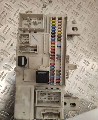 Volvo V50 Fuse module 31254903 09111000 519096804