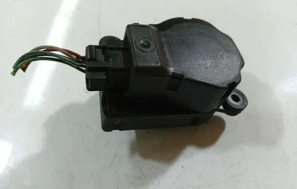 Citroen C5 Air flap motor/actuator P1975001UA43
