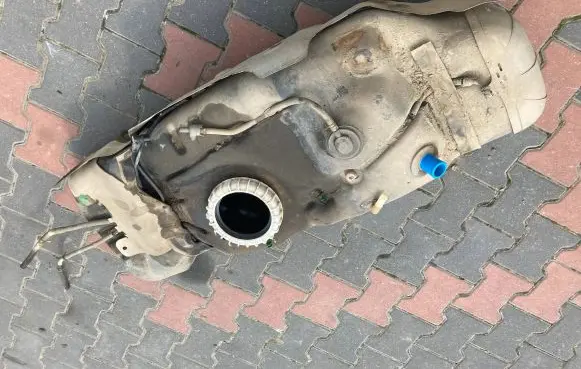 Toyota Hilux (AN10, AN20, AN30) Fuel tank 77100-0k131
