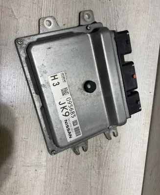 Nissan Juke I F15 Engine control unit/module nec999001