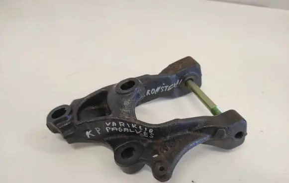 Honda CR-V Engine mounting bracket