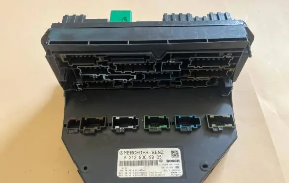 Mercedes-Benz C W204 SAM control unit A2129009905 A2129028002