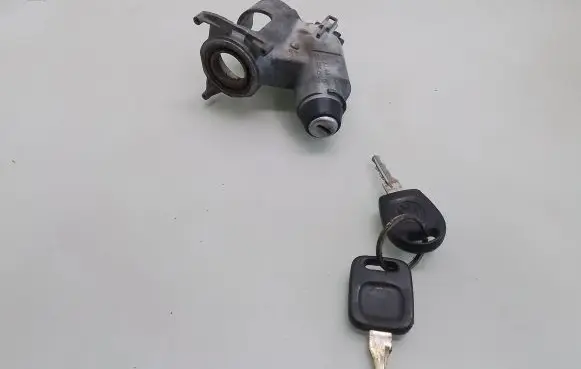Volkswagen Golf III Ignition lock 357905851