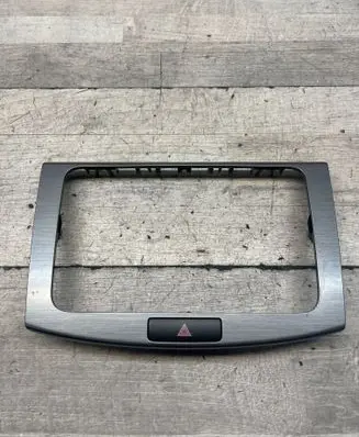 Radio/GPS head unit trim