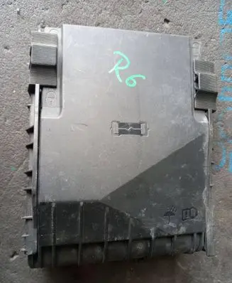 Volkswagen Golf VI Fuse box cover 1K0937132F