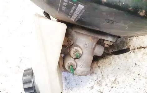 Peugeot 206 Master brake cylinder 41220050