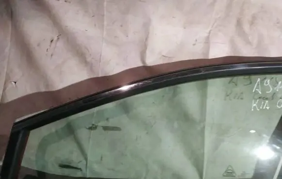 KIA Ceed Front door window glass four-door