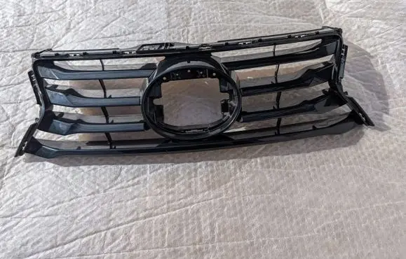 Lexus IS 200-300 Front bumper upper radiator grill 531125330010