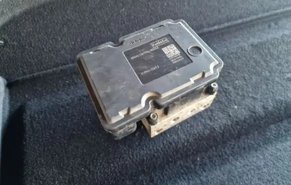 Ford Focus ABS Pump 10096101693
