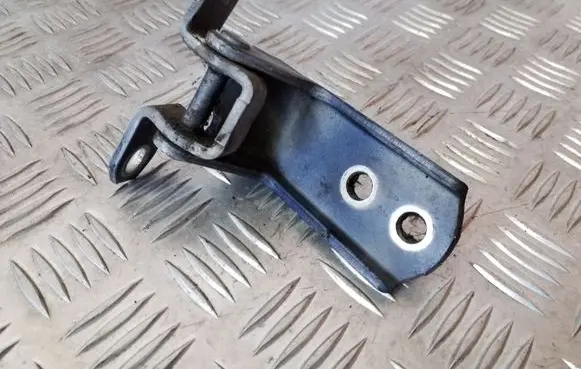 Suzuki Grand Vitara II Front door upper hinge