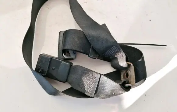 Opel Vectra B Rear seatbelt 90359918 90359918b