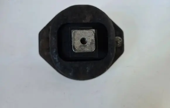 BMW 7 E65 E66 Engine mount bracket