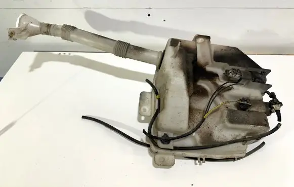 Mitsubishi Outlander Windshield washer fluid reservoir/tank