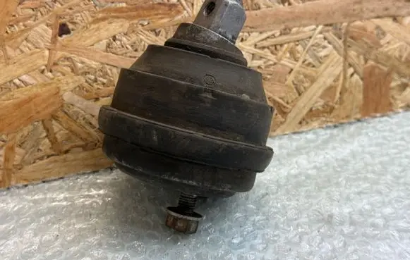 BMW 5 E39 Engine mount bracket 