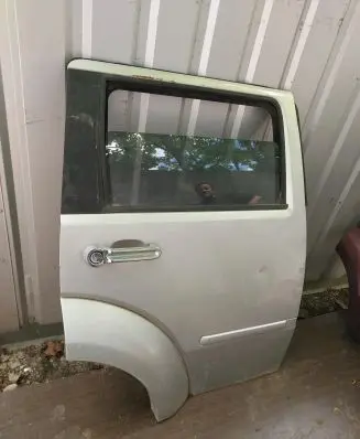 Dodge Nitro Rear door