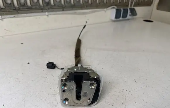 Renault Master III Loading door lock