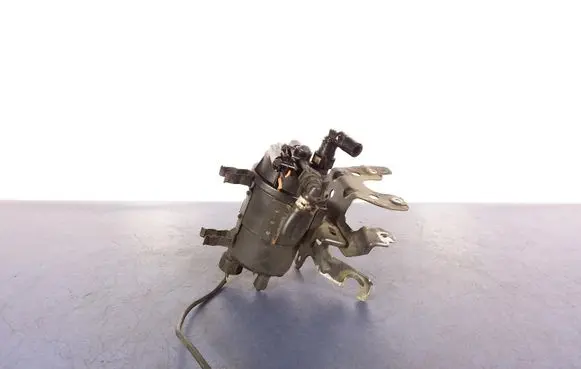 Suzuki Grand Vitara II Fuel filter housing 
