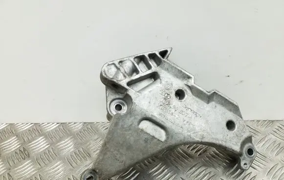 Volkswagen Tiguan Engine mounting bracket 03L199207