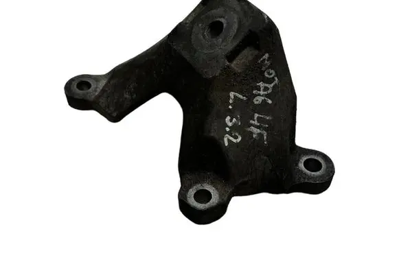 Audi A6 S6 C6 4F Engine mounting bracket 4F0199307M