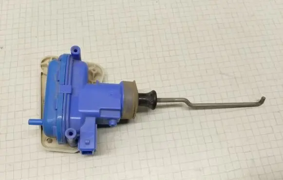 Audi 80 90 S2 B4 Central locking motor 893862153C