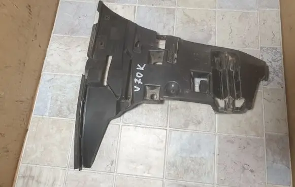 Volvo V70 Front bumper mounting bracket 09190303